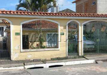 Casa para venda com 3 dormitórios, 3 salas, edicula mais 2 moradias com 10 de frente  boa para renda