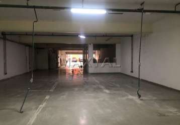 Prédio comercial, 3 andares, 1.500m², 20 salas, 15 banheiros, portão automático em santana.