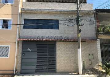 Sobrado 160m²,3 dormitórios,2 banheiros, quintal com lavanderia grande e 2 vagas de garagem