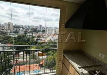 Apartamento à venda com 2 quartos, 2 banheiros sendo 1 suíte e 1 vaga de garagem.