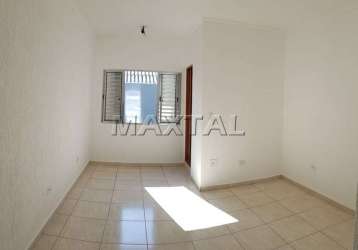 Sobrado à venda, com 2 dormitórios, 1 suíte, sala, cozinha, 2 vagas de garagem. com 156m².