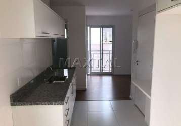 Apartamento em condomínio à venda, de 47m². com 2 dormitórios, 1 sala, 1 banheiro e varanda.