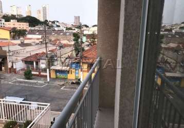 Apartamento de condomínio, 47m², 2 dormitórios, 1 sala, 1 banheiro, área de serviço e varanda.