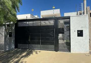 Linda casa com 3 dormitórios sendo 01 suite à venda, 150 m² por r$ 493.000 - jardim araucária - maringá/pr