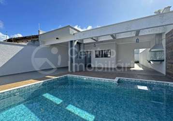 Casa à venda com piscina e 3 quartos em peruíbe, no bairro estancia sao jose