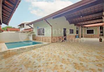 Casa à venda com piscina e 3 quartos em peruíbe, no bairro balneario josedy