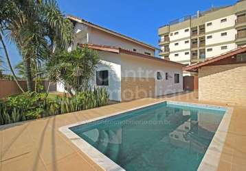 Casa à venda com piscina e 4 quartos em peruíbe, no bairro estancia balnearia convento velho