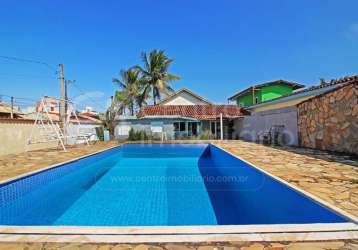 Casa à venda com piscina e 2 quartos em peruíbe, no bairro belmira novaes