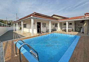 Casa à venda com piscina e 2 quartos em peruíbe, no bairro balneário casa blanca