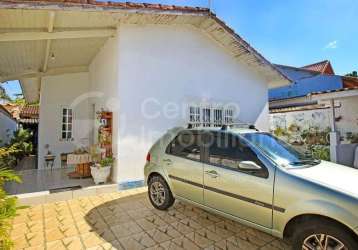 Casa à venda com 3 quartos em peruíbe, no bairro balneario sambura