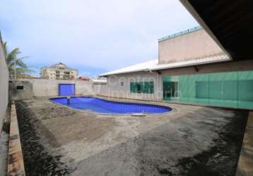 Casa à venda com piscina e 4 quartos em peruíbe, no bairro estancia balnearia convento velho