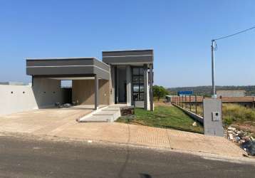 Casa com 03 quartos para venda no condominio marinas di caldas