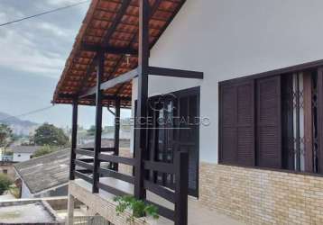 Casa com 4 quartos à venda na rua aracuã, 57, pantanal, florianópolis por r$ 1.800.000