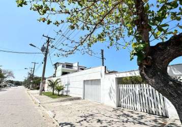 Casa em condomínio para venda em cabo frio, ogiva, 3 dormitórios, 2 suítes, 3 banheiros, 1 vaga