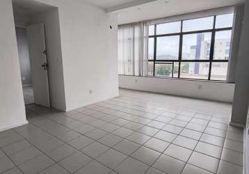 Sala comercial para locação em cabo frio, centro, 2 banheiros, 1 vaga