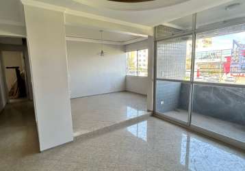 Apartamento amplo e com ótima localização