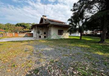 Casa com 2 terrenos at 697m², a venda em bal. barra do sul - costeira