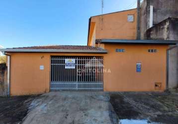 Casa padrão, esperando pela sua decoração!! - com 3 dormitórios, sala, cozinha, banheiro social, área de serviço, quintal e 2 vagas de garagem coberta