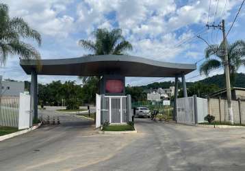 Linda casa no condomínio estância dos lagos - santa luiza-mg