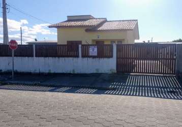 Á venda casa com piscina no centro de balneário arroio do silva, sc