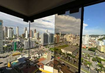 Apartamento a venda no edificío reino unido localizado no centro de itajaí.