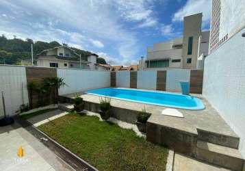 Casa a venda na praia dos amores em balneário camboriú.