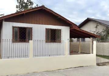 Casa no bairro monte alegre em camboriú !