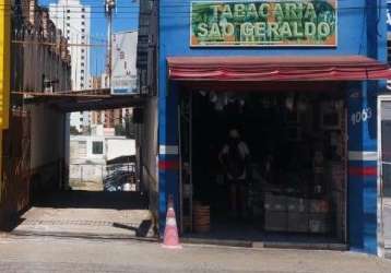 Terreno comercial no centro de jundiaí com pequena construção e estacionamento