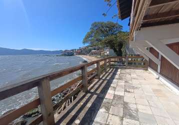 Casa à beira mar na praia de fora - acesso ao mar