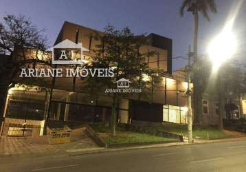 Prédio com aprox 1.940m² para locação no floresta