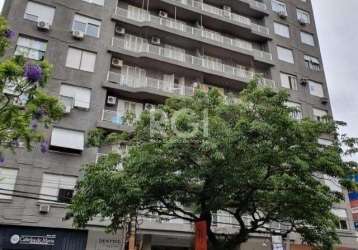 Apartamento com 3 dormitórios, localizado no edifício ada, na rua venâncio aires em porto alegre. &lt;br&gt;bem conservado, hall de entrada, living para 2 ambientes, cozinha ampla, todo em piso cerâmi