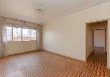 Apartamento de 3 dormitórios com mais de 100m² de área privativa, dependência de empregada completa, peças amplas, bem iluminado e arejado.&lt;br&gt;&lt;br&gt;excelente localização, junto à redenção e