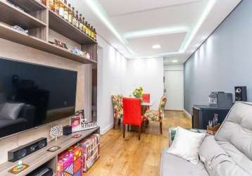 Apartamento 2 dormitórios, mobiliado, living 2 ambientes, banheiro social, cozinha, área de serviço, vaga escriturada. área privativa de 63m2. decorado com muito bom gosto, sanca de gesso com iluminaç