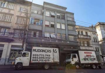 Apartamento de dois dormitórios e uma banheiro, 57,83m² privativos, junto ao shoping tottal, bairro floresta em porto alegre.&lt;br&gt;apartamento amplo e bem localizado. com dois dormitórios, sala, c