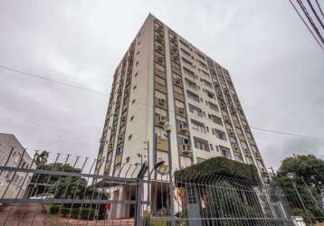 Ótimo e amplo apartamento no bairro medianeira, de frente, com 3 dormitórios e vaga. possui living amplo para 2 ambientes, 3 dormitórios sendo 1 suíte, banheiro social, cozinha espaçosa, área de servi