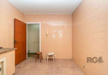 Apartamento de dois dormitórios para venda.&lt;br&gt;com peças espaçosas, cozinha , banheiro , sala, dois quartos, dependencia de  empregada, e área  de serviço. precisa de reforma, ótimo  para invest