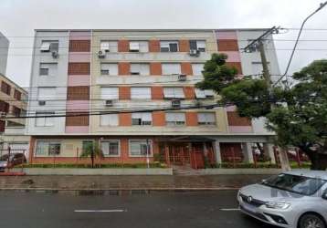 Apartamento de 03 quartos, de frente, no bairro santana, sendo uma suíte, cozinha, área de serviço, banheiro social e lavabo, amplo living para dois ambientes, todos os cômodos são bem iluminados e ve