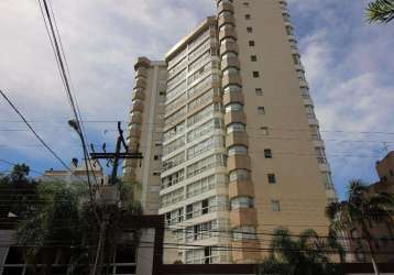 Vende e aluga apartamento com 170m² privativos, 4 dormitórios - transformado em 3 dormitórios (suítes), sendo a principal suíte master, 1 dormitório transformado em closet, de  fácil reversão- localiz