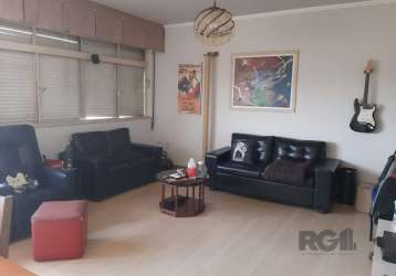 Apartamento 3 dormitórios, amplo, no bairro cidade baixa,  com lavabo, sala com 2 ambientes, bem ensolarada, com vista para o parque da redenção,  cozinha , móveis fixos, área de serviço, dependência 