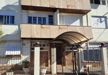 Apartamento 2 dormitórios com dependencia empregada na geneal caldwell , cozinha com balcão e pia , área de serviço separada , living e dormitórioos em parquet  , predio bem conservado e rua calma a 2