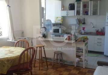 Apartamento arejado, 02 dormitórios ,sala para 2 ambientes, sala de jantar e sala de estar, cozinha americana, área de serviço separada, banheiro social, ótima posição solar, 1 lance de escada, nas im