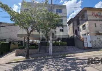 Ótimo apartamento no bairro teresópolis, de frente, com 2 dormitórios e vaga rotativa. possui sala ampla, 2 dormitórios, banheiro com ventilação natural, cozinha e área de serviço separada. imóvel mui