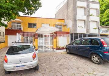 Apartamento localizado no bairro vila jardim, com 55m² no 2º andar. imóvel com 1 dormitório, sala de estar/jantar, cozinha, banheiro social, área de serviço, e pisos em cerâmica. condomínio dispõe de 