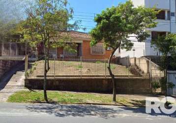 Apresentamos esta linda casa de 205,78 m² localizada na tranquila rua dário pederneiras. com acabamentos de qualidade, a residência é semi-mobiliada e decorada, pronta para morar.&lt;br&gt;&lt;br&gt;c