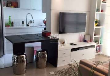 Lindo semi mobiliado, 2 dormitórios junto ao shopping iguatemi. &lt;br&gt;o apartamento possui 1 suíte, com mais 1 banheiro social e com 1 vaga de garagem escriturada. ele ainda possui uma sacada, chu