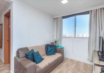 Excelente apartamento semi mobiliado com 2 dormitórios, banheiro social, living, cozinha americana com área de serviço integrada e 1 vaga de garagem fixa. bem iluminado e ventilado. ficam os móveis fi