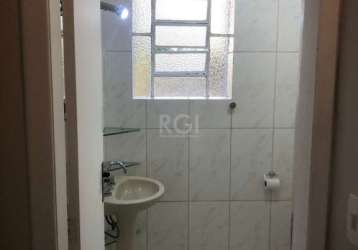 Ótimo apartamento localizado no bairro auxiliadora...&lt;br&gt;apartamento em andar térreo.&lt;br&gt;possui cozinha americana&lt;br&gt;banheira de hidromassagem&lt;br&gt;totalmente reformado...&lt;br&