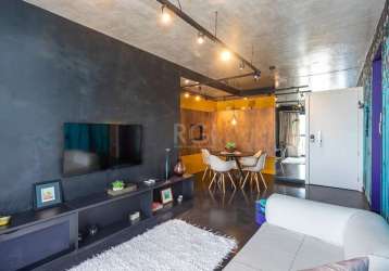 Saia do comum! apartamento de 2 dormitórios, com churrasqueira, 100% mobiliado e decorado.&lt;br&gt;imaginou trazer somente suas roupas e pronto?&lt;br&gt;este apartamento de 2 dormitórios é completo 