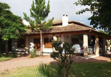 Casa de alvenaria no bairro boa vista do sul, com 02 dormitórios, sendo uma suíte, ampla sala de estar/jantar, cozinha integrada, garagem lateral coberta para até 04 carros, área de serviço, área de c