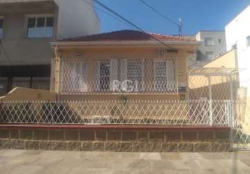 Excelente casa em alvenaria para fins comerciais  e residencial no bairro são geraldo. toda reformada.  casa com peças amplas,  iluminadas e ventiladas,   cozinha e espaço com churrasqueira.  na área 